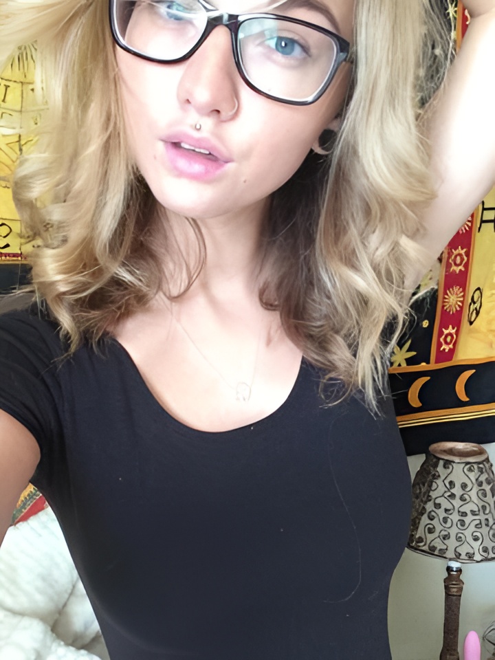 Ася привлекальеная девушка из Пангоды цена от 2000 руб